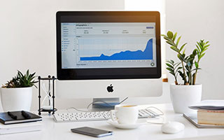 kaiyun APP下载-自信过头？约恩森两次潇洒过掉巴黎逼抢球员，随后失误送大礼