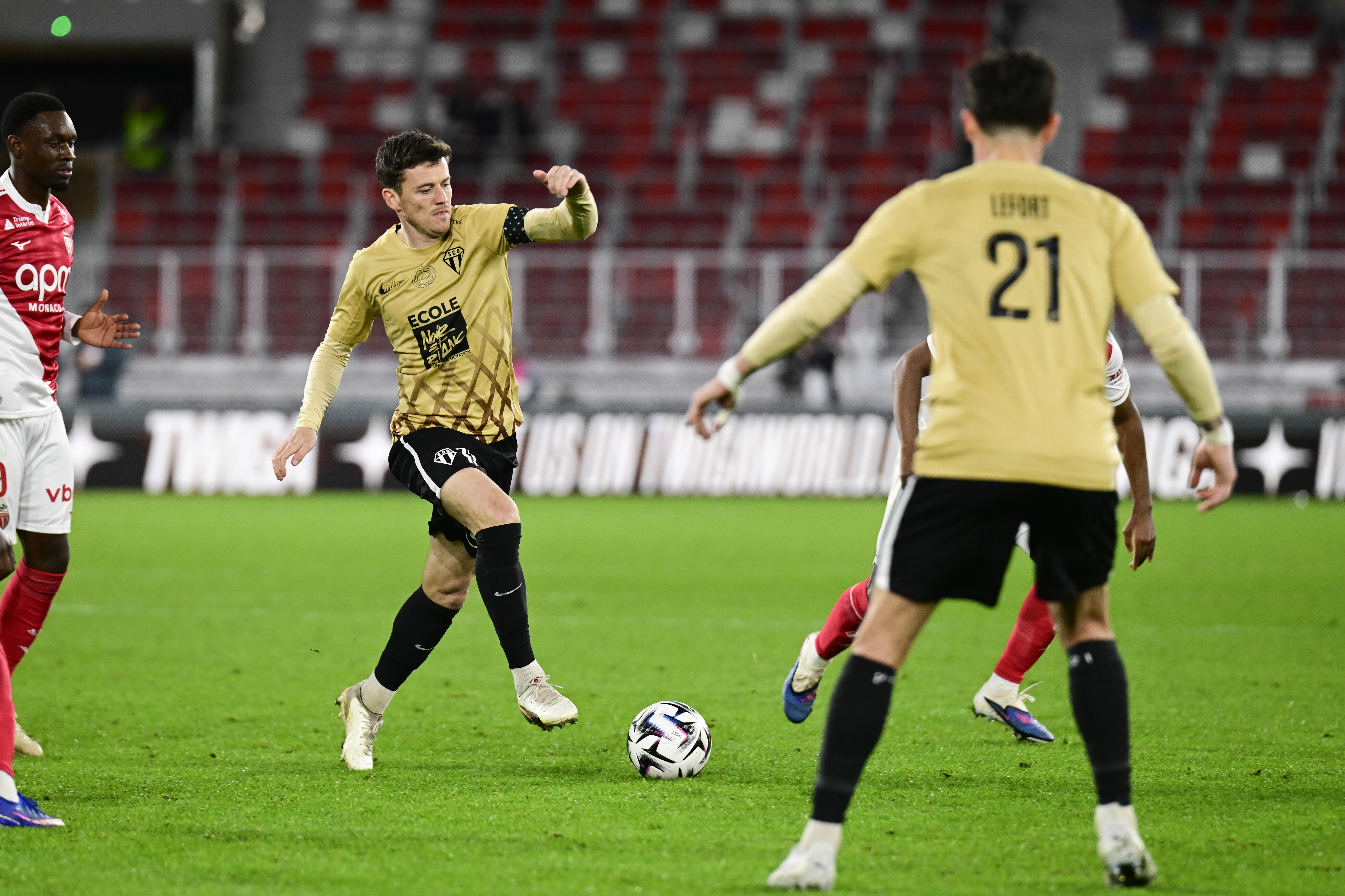 开云APP官方下载-法媒：法甲昂热和法乙克莱蒙两名球员当选市议员，投身地方政治